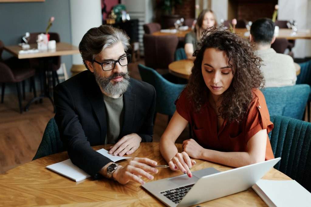 Las diferencias entre consultoría empresarial y asesoría empresarial