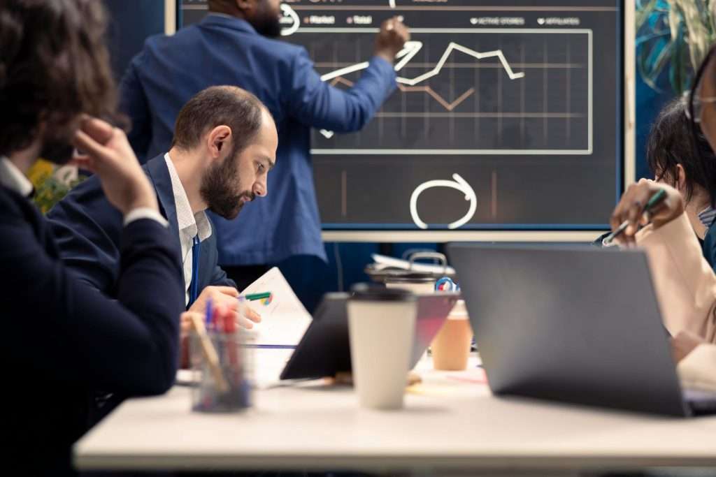 Estrategias de una empresa claves para tomar decisiones digitales efectivas - Digital Decisions