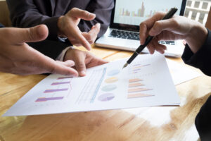 El análisis DAFO permite identificar las fortalezas, debilidades, oportunidades y amenazas de una empresa y debe hacerse de forma periódica